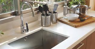 4 Astuces De Grand Mere Pour Deboucher Un Evier M6 Deco Fr