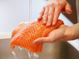 Diese frage stellen sich viele hobbyköche. Lachs Braten So Wird Der Fisch Perfekt Lecker