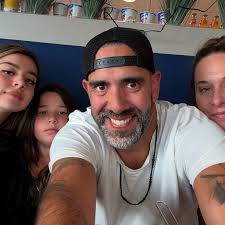 On the road! 🚗💨🌍 Igår lämnade vi Sverige tidigt på morgonen och gav oss  ut på vår roadtrip genom Europa, med första stopp för övernattning i Prag!  🚙✨ Bilderna är från vårt