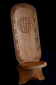 Banc, meubles, extérieur, arbre, sol, forêt, ombre. La Chaise A Palabre Ou Chaise De Gardien Meuble Africain Decoration Tribale Chaise Africaine