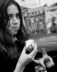 SEKADAR GAMBAR ANA DE ARMAS, HOTDOG DAN COKE! . Selamat pagi korang.  Sarapan apa tu? Kami dating makan hotdog je ni. Jap lagi nak jalan-jalan. .  Semoga urusan korang semua hari ini