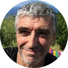 Disparu brutalement le 28 décembre, Jacques Serrano, concepteur de la  “Semaine de la Pop Philosophie” qu'il a dirigée pendant près de 20 ans,  était un être élégant, drôle et curieux, marginal et