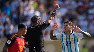 La selección argentina terminó con dos expulsados, igual que en la final de Italia 1990