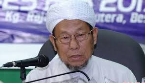 Parlimen malaysia terdiri daripada dewan rakyat dan dewan negara atau senat. Ustaz Husain Dipilih Ahli Dewan Negara