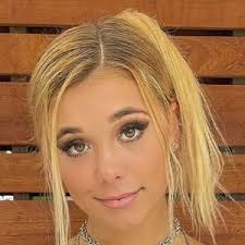 Stefanie Markel's Instagram, Twitter & Facebook