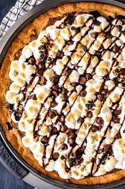 S Mores Dessert Pizza Is A Sweet Chocolaty Dessert Made Just Like A Pizza It S Got The Classic S Mor Dessert Pizza Recipe Easy Easy Dessert Pizza Sweet Pizza
