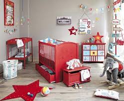 Le Theme Du Cirque Transforme La Deco Chambre Enfant En Un Spectacle Deco Chambre Enfant Chambre Bebe Rouge Deco Chambre