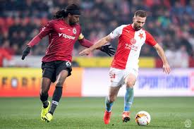 Tři se hnali do útoku na jediného obránce. Slavia Sparta 1 1 Sparta Cz
