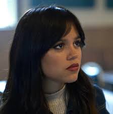 Taylor Russell contro Jenna Ortega (Secondo me hanno un'aria/tipo di look  simile) : r/VindictaRateCelebs