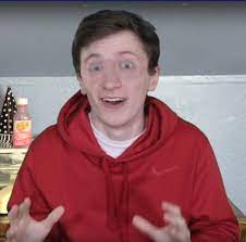 Scott without glasses is cursed : r/scottthewoz