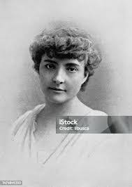 Wallace Hopper's Instagram, Twitter & Facebook