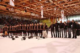 In den zeiten einer wirtschaftskriese und rückgängigen zuschauerzahlen im eishockey haben es in der saison 2010/2011 drei deutsche eishockeymannschaften aus der del … Deb Frauen