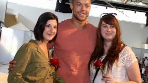 Promibesuch Der Bachelor In Crailsheim Andrej Mangold Verteilt Rosen Und Autogramme Sudwest Presse Online