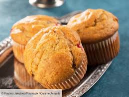 Muffins Aux Bananes Et Groseilles Recettes Recette En 2020 Muffins Alimentation Muffin Banane