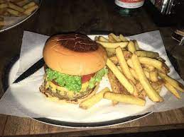 Последние твиты от all american burger (@hamburgerdrive). All American Burger Picture Of Black Tap Craft Burgers Shakes Jumeirah Al Naseem Dubai Tripadvisor