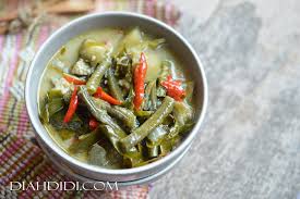Kalau kita selalu bersyukur,rasanya nikmat sekali walau makan seadanya dengan menu sederhana,seperti menu vaforit keluarga kecilq ini,tumis kangkung dan tahu goreng,dinikmati bersama² dengan penuh kegembiraan.mmmm indahnya kebersamaan!!! Lodeh Nangka Diah Didi