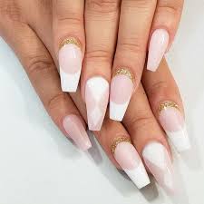 Unas Decoradas Ideas Modernas Para El Estilo Coffin O Ballerina Manicura de uñas diseños de uñas rosas uñas semipermanentes uñas de gel cortas. unas decoradas ideas modernas para el