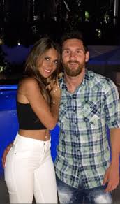 Antonella is well respected by football fans for loyalty and constant support to her husband messi. Lionel Messi Marries Antonella Roccuzzo In Argentina Daily Mail Online