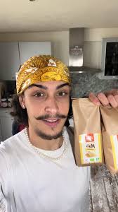 Comida Venezolana en Francia: Arepas y Empanadas