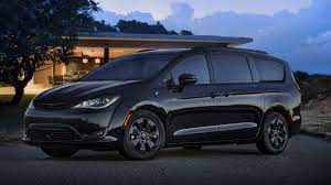 The 2019 Chrysler Pacifica Hybrid Goes Aggressive With A New S Appearance Package Top Speed Chrysler Pacifica Mini Van Chrysler Minivan
