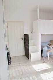 Dekodonnerstag Mit Fertigem Hochbett Interior Diy Hochbettenbau Kinderzimmer Kinderzimmermadchen Hochbett Kinder Treppe Hochbetten Kinderzimmer Regal Kinder