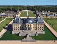 La victime est cédric de breuil, un entrepreneur de renom, époux de la comtesse louise de camaran. Les Secrets Du Chateau De Vaux Le Vicomte Sur Histoire Tv Le