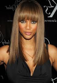 Tyra Banks Long Hairstyle Straight Hairstyle With Blunt Bangs For Black Women Long Face Hairstyles One Length Haircuts Long Sleek Hair