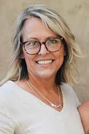 Barbara Edgington's Instagram, Twitter & Facebook