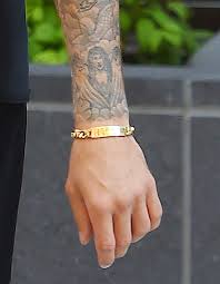 Selena unveiled a tattoo on her upper thigh of hands in prayer accompanied by rosary beads. Justin Bieber S Selena Gomez Tattoo Is Still On His Wrist Awkward Hollywood Life