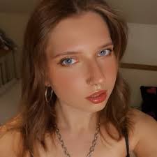 Eva Booth (@EvaBooth10)