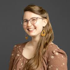 Elizabeth Bull's Instagram, Twitter & Facebook