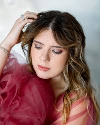 Heidi Menard's Instagram, Twitter & Facebook