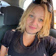 Im really wanting this hair doo ? Any references plz.