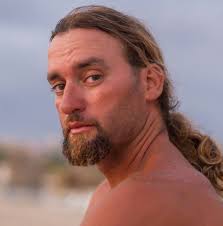 من صفحة العميد الركن المتقاعد المغوار سورين أبي سمرا ... "ويل لأمّة تثرثر  أكثر ممّا تعمل" الذي يصغي إلى الثرثار، يكون أسخف منه ! عمداؤنا من هم؟ و كيف  تتدرج في الحياة