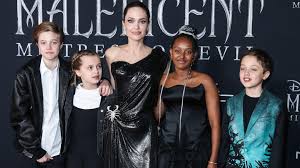 Angelina jolie was spotted with her children — the eldest of whom, maddox, is now 17 years old — at a screening for netflix's the boy who here's what angelina jolie's six kids look like in 2019. Packt Shiloh Jolie Pitt Uber Die Schmutzige Trennung Ihrer Eltern Aus