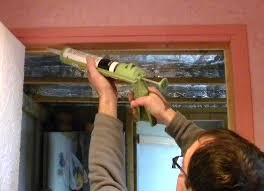 Comment Isoler Parfaitement Une Porte Avec Du Silicone Voici Un Truc Tres Efficace Le Tuto En Images Voici La Port Isolation Porte Isolation Fenetre Portes