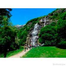 Le cascate si trovano in valchiavenna, nel comune di piuro, raggiungibile in circa. Acquafraggia Di Piuro Una Cascata Di Gusto