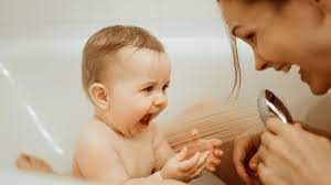 Ich war am boden zerstört, hab den halben vormittag wehend und weinend in der wanne verbracht. Babypflege Was Kinderhautarzte Empfehlen Eltern De