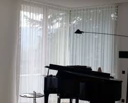 Da moderne vorhänge als fertigmodelle vergleichsweise günstig sind, kann man sie immer wieder wechseln, wenn sich der geschmack ändert und so im handumdrehen einen neuen look kreieren. Gardinen Vorhange Nahen Lassen Nach Mass Nasha Ambrosch