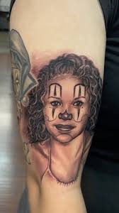 Created this special piece for my niece @leslyyrodz portrait of her mom, my  Comadre/Sis-in-law🫶🏻 the jester and year are dedicated to her dad/ my  Compa. My Coma said “I wanna be next to him” 😊💕 so we ...