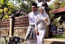 Pelakon dan penyanyi nazim othman telah pun mengeluarkan single terbaru beliau iaitu kerana cinta. Foto Nazim Othman Bella Dally Sudah Nikah