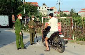 Cùng với đó, tỉnh cũng quyết định dừng các hoạt động hội họp, các sự kiện tập trung trên 20 người trong 1 phòng; Ohg8 Hk25eqism