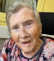 Mary Ballance's Instagram, Twitter & Facebook