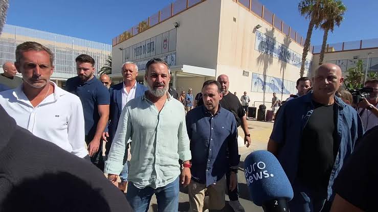 Vox acusa a Sánchez de estar sometido a Marruecos y pide militarizar la  frontera de Ceuta | Euronews