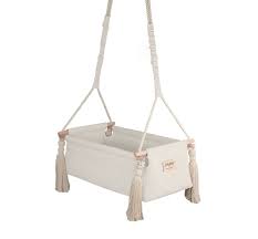 Spring cover ensures no metallic components are exposed for superior and plush aesthetics. Guguplanet Newborn Swing Cradle Ecru