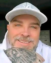 🙂.. back to you babe you're making me sad and angry why are you behaving  this way 😒💔 you are not replying to me 💔 talk to me when you see this