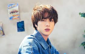 Schaue dir beliebte inhalte von folgenden erstellern an: Bts Jin Shows How His Forehead Looks Like After Being Hit By A Window