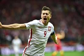 A prolific striker renowned for his clinical finishing. Lewandowski Gerd Mueller Artykuly Glos Pomorza