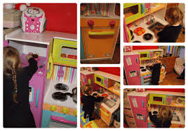 This wooden kitchen is cute, colorful and built to last. Kidkraft Deluxe Big Bright Kitchen Review