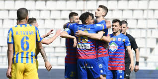 Δυο παικτεσ του οφι στισ μικτεσ κρητησ. Plei Aoyt Super League Exase Sto Bolo 3 1 Kai Flertarei Me Ton Ypobibasmo O Panaitwlikos Spor Iefimerida Gr